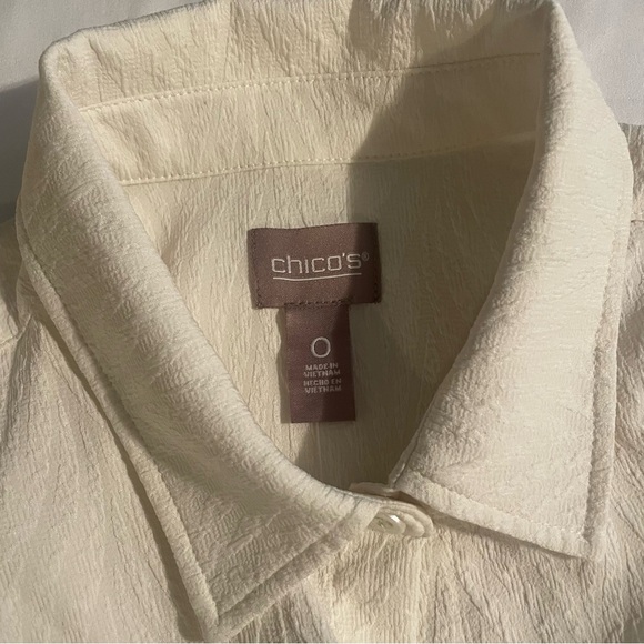 Chico’s ecru NWT button up textured long sleeve blouse. Size 0. (Small) - Picture 6 of 9